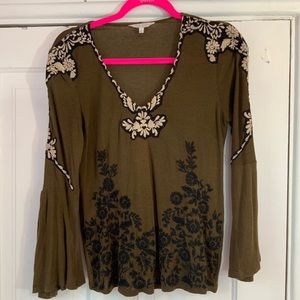 🍀 Lucky Brand embroidered bell style sleeves top